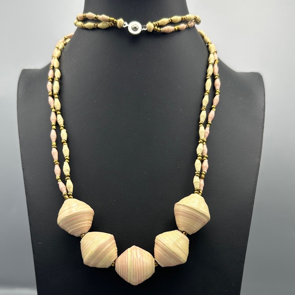 Jewelry - Paper bead necklace